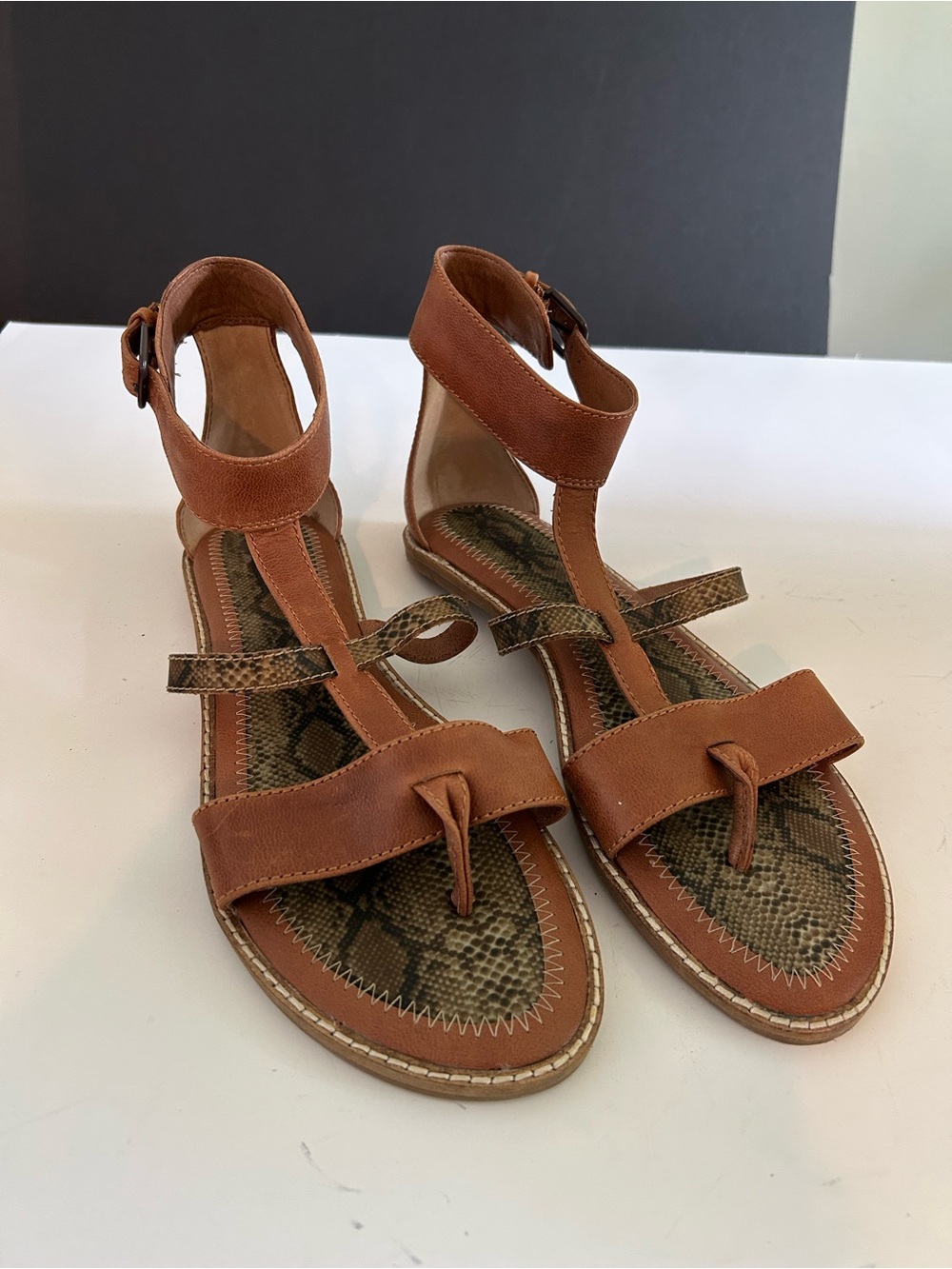 Lucky Brand Brown Tan T-Strap Ankle Buckle Sandals
